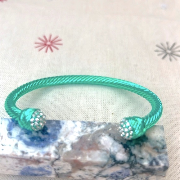 Green Crystal Twisted Cable Bangle Cuff Bracelet - Picture 4 of 9